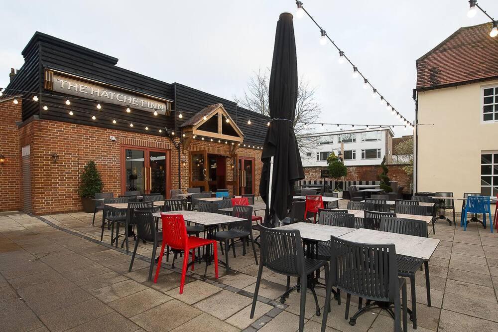The Hatchet Inn Wetherspoon Newbury  Esterno foto